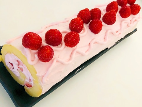 ピンクのロールケーキ